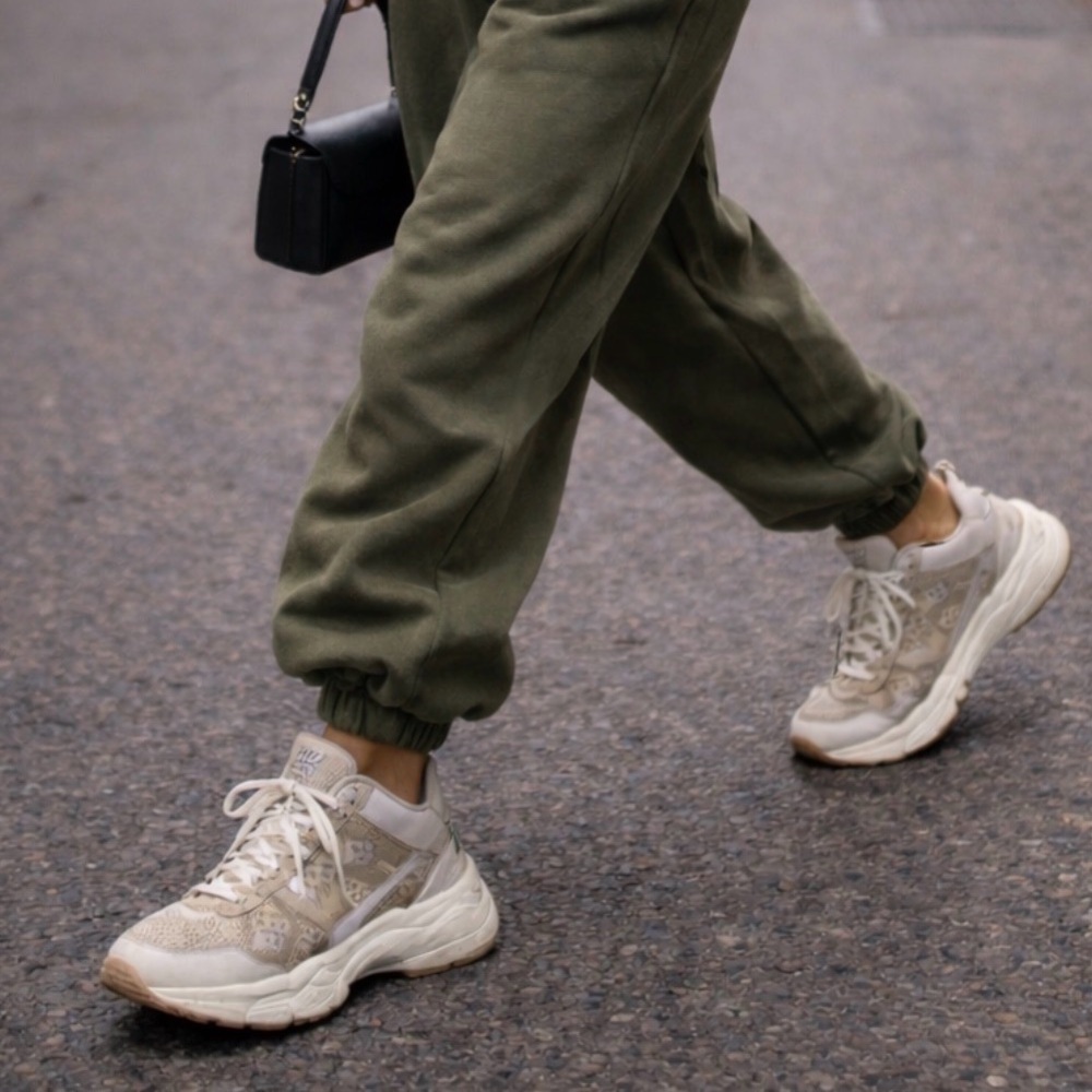 Louis Vuitton LV Run 55 Sneakers 'Beige Monogram White Leather" 39 WMN US 8 lux - Picture 14 of 15